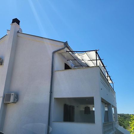 Apartments Grgic Njivice Exterior foto
